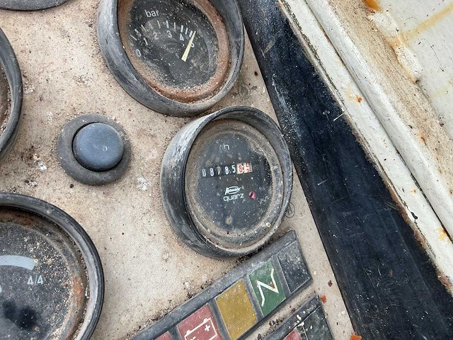 1988 liebherr r900b rupsgraafmachine - afbeelding 3 van  5