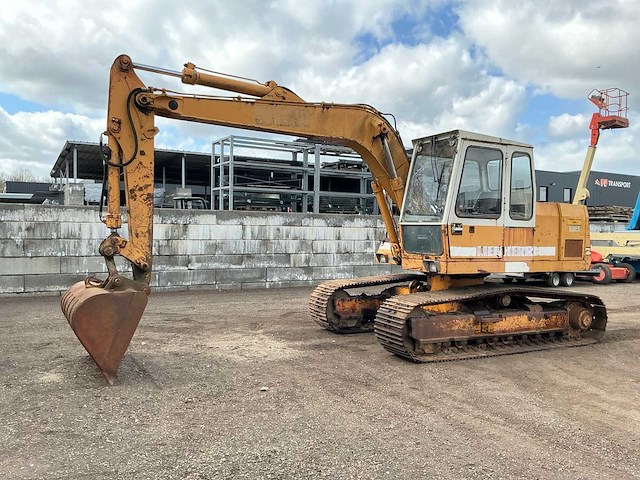 1988 liebherr r900b rupsgraafmachine - afbeelding 1 van  6