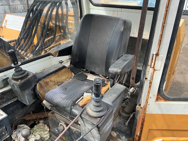 1988 liebherr r900b rupsgraafmachine - afbeelding 12 van  34