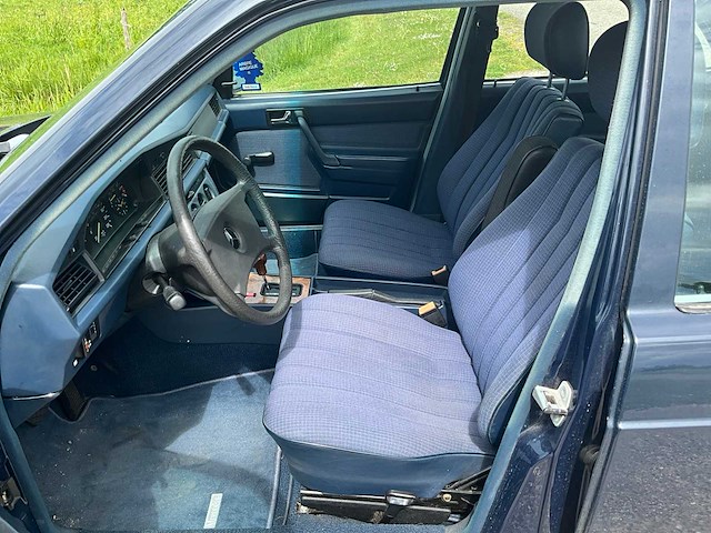 1988 mercedes-benz 190-serie 2.0 e personenauto - afbeelding 17 van  44