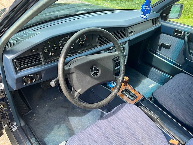 1988 mercedes-benz 190-serie 2.0 e personenauto - afbeelding 18 van  44