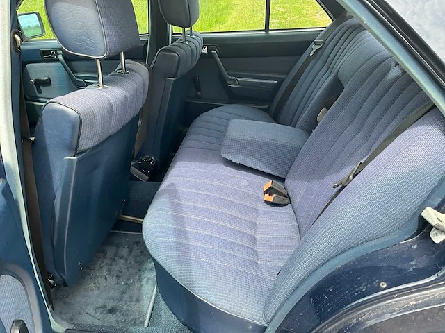 1988 mercedes-benz 190-serie 2.0 e personenauto - afbeelding 16 van  29