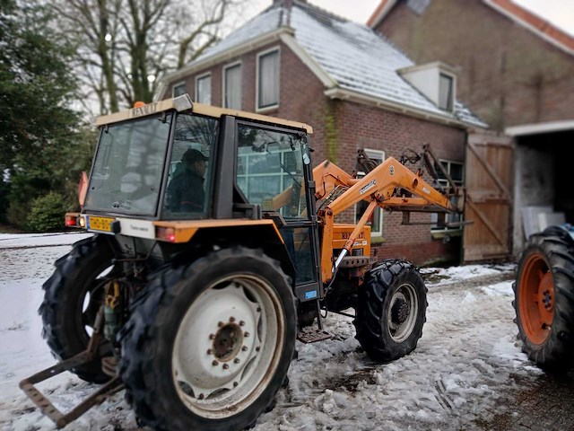 1988 renault 75.14 ls vierwielaangedreven landbouwtractor met voorlader - afbeelding 19 van  23