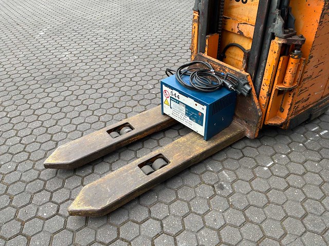 1988 wagner egv 1600b stapelaar - afbeelding 8 van  10