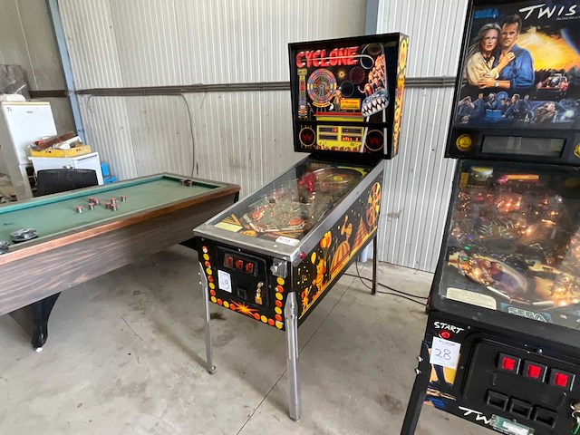 1988 williams cyclone 564 flipperkast - afbeelding 1 van  8