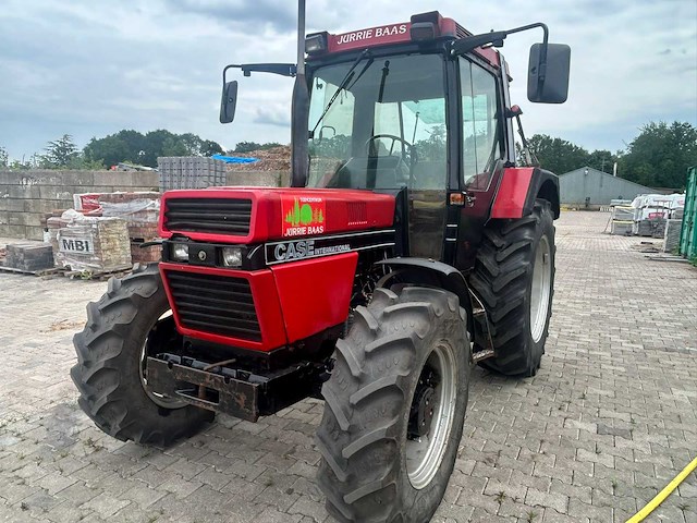 1989 case international 845 xl vierwielaangedreven landbouwtractor - afbeelding 1 van  6