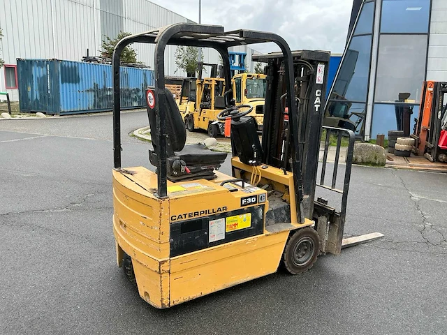 1989 caterpillar f30 vorkheftruck elektrisch - afbeelding 7 van  13