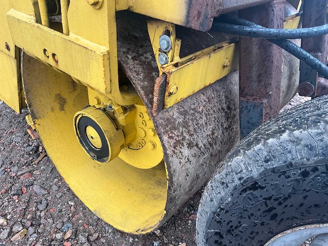 1989 dynapach cc 10 getrokken grondwals - afbeelding 1 van  14