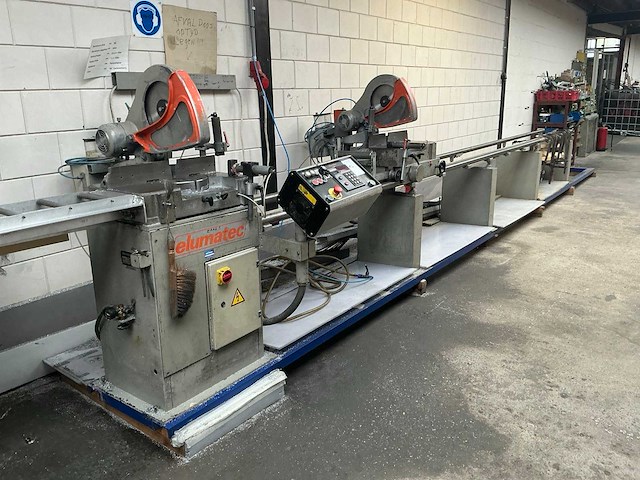 1989 elumatec dg 79 dubbele aluminium verstekafkortzaagmachine - afbeelding 1 van  11