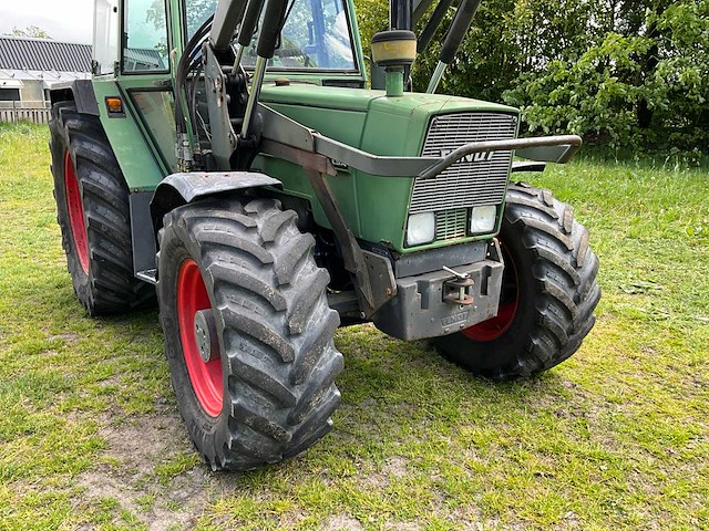 1989 fendt farmer 308lsa turbomatik vierwielaangedreven landbouwtractor met voorlader - afbeelding 12 van  32