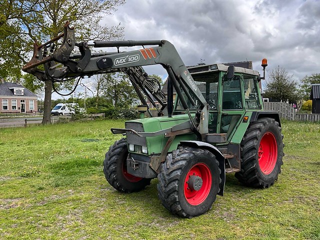 1989 fendt farmer 308lsa turbomatik vierwielaangedreven landbouwtractor met voorlader - afbeelding 2 van  32