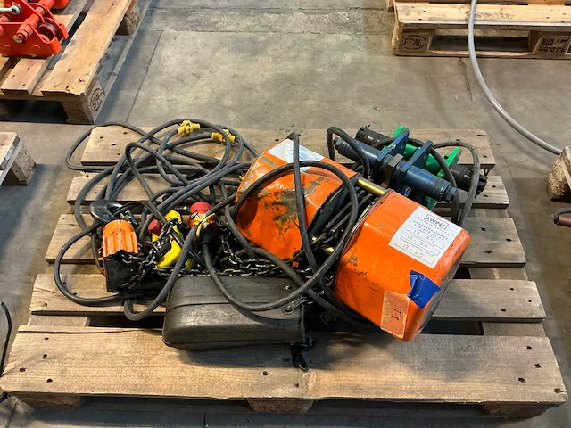 1989 hitachi 2snh elektrische kettingtakel - afbeelding 1 van  5