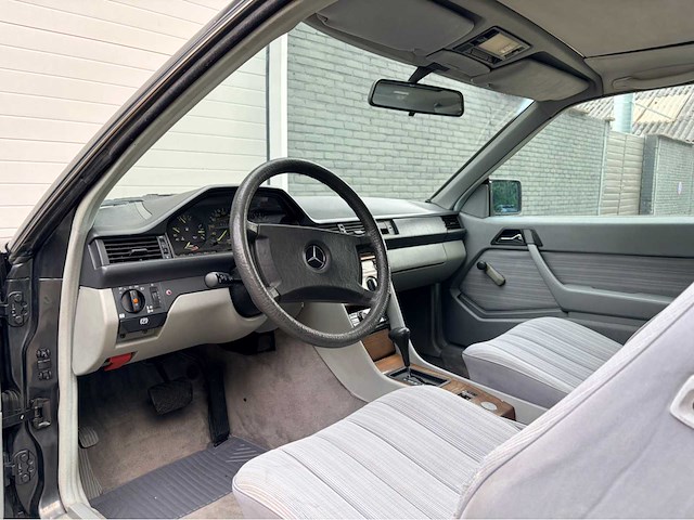 1989 mercedes-benz 200-500 automaat - met kenteken (w124) 230 ce personenauto - afbeelding 8 van  12