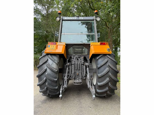 1989 renault 145.14 turbo vierwielaangedreven landbouwtractor - afbeelding 6 van  10