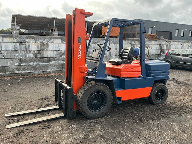 1989 toyota 02-5fg045 vorkheftruck - afbeelding 1 van  30