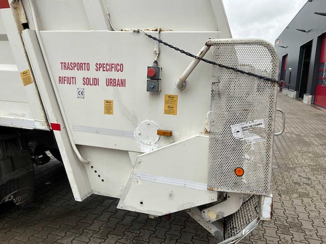 1989 volvo f12 400 intercooler vuilniswagen - afbeelding 2 van  32