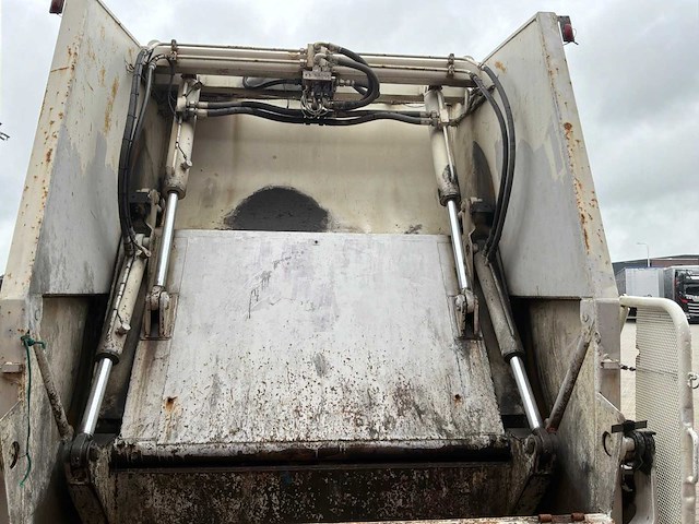 1989 volvo f12 400 intercooler vuilniswagen - afbeelding 3 van  32