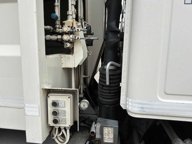 1989 volvo f12 400 intercooler vuilniswagen - afbeelding 21 van  32