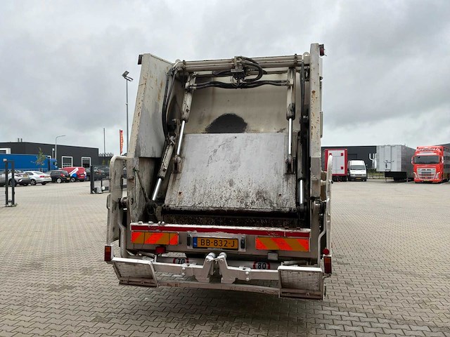 1989 volvo f12 400 intercooler vuilniswagen - afbeelding 29 van  32
