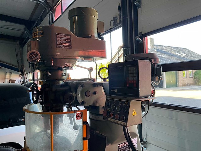 1989 yeong chin ycm-1 1/2 v verticale freesmachine - afbeelding 6 van  11