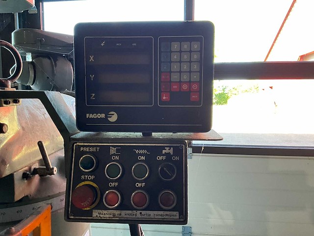 1989 yeong chin ycm-1 1/2 v verticale freesmachine - afbeelding 9 van  11