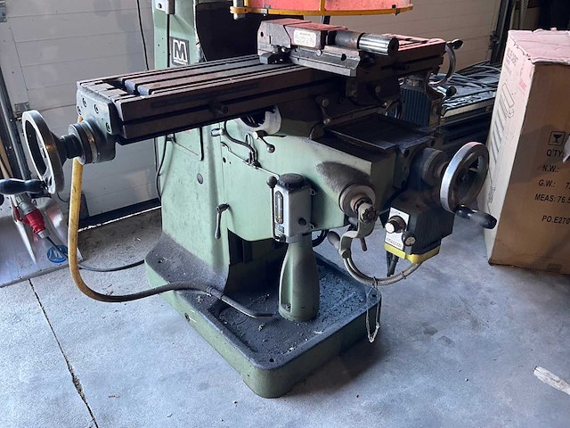 1989 yeong chin ycm-1 1/2 v verticale freesmachine - afbeelding 1 van  3