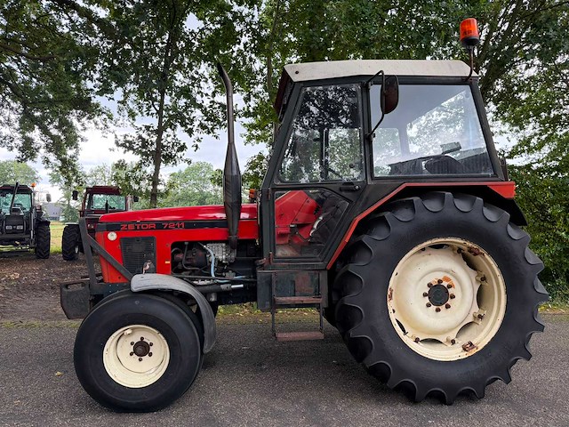 1989 zetor 7211 vierwielaangedreven landbouwtractor - afbeelding 4 van  10