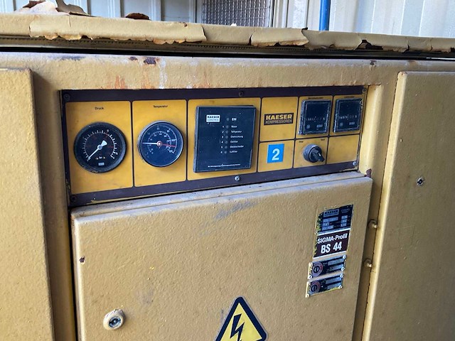 1990 2x kaeser bs 44 schroefcompressor opstelling - afbeelding 11 van  14