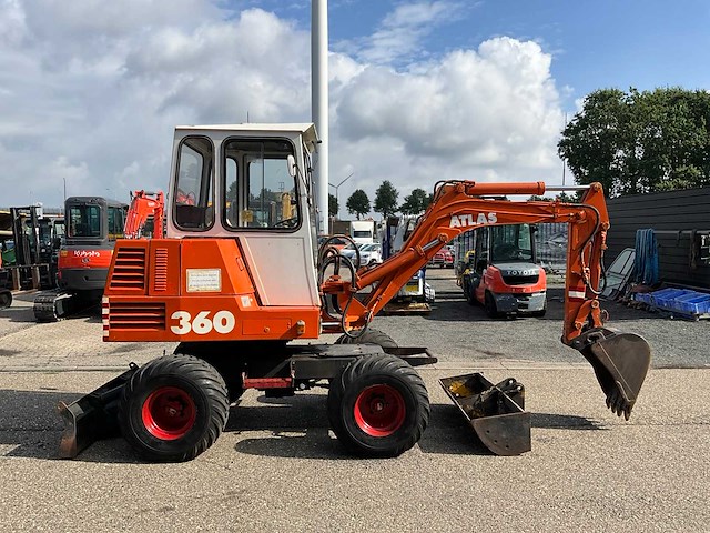 1990 atlas 360 mobiele graafmachine (marge) - afbeelding 33 van  36