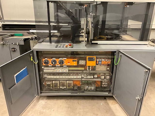 1990 beck krimpfolie verpakkingsmachine met krimptunnel - afbeelding 6 van  20