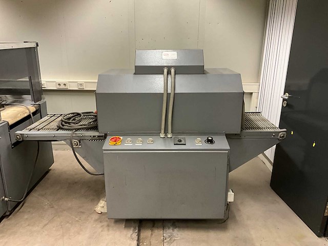 1990 beck krimpfolie verpakkingsmachine met krimptunnel - afbeelding 9 van  20