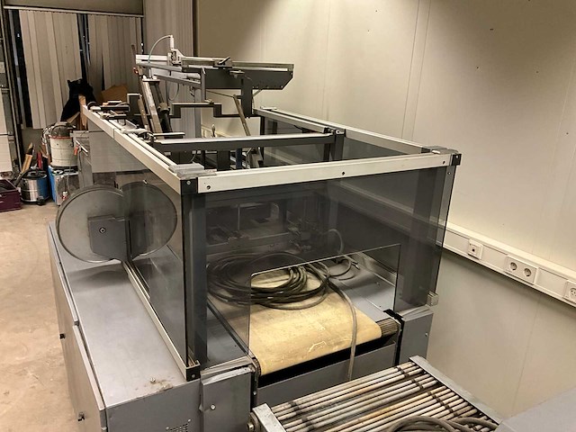 1990 beck krimpfolie verpakkingsmachine met krimptunnel - afbeelding 2 van  20