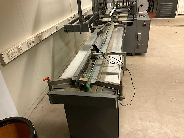 1990 beck krimpfolie verpakkingsmachine met krimptunnel - afbeelding 15 van  20