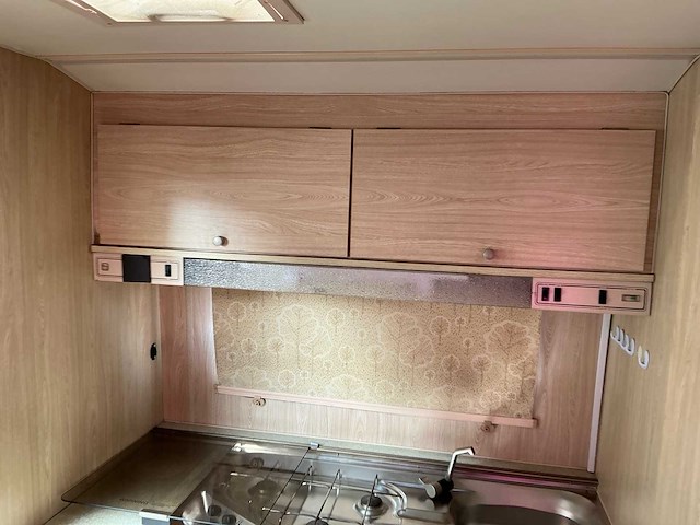 1990 beyerland vitesse 4038 caravan - afbeelding 3 van  21