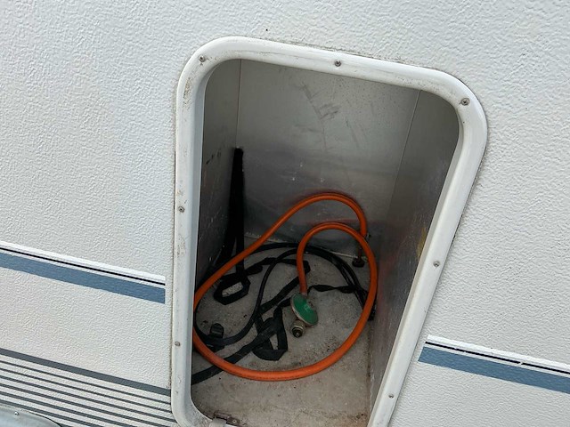 1990 beyerland vitesse 4038 caravan - afbeelding 14 van  21