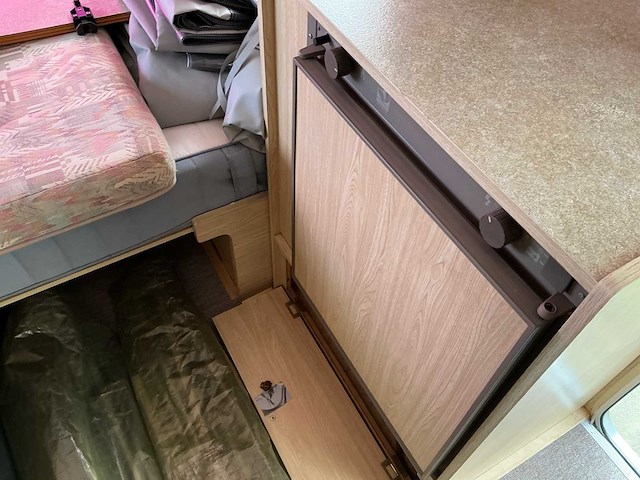 1990 beyerland vitesse 4038 caravan - afbeelding 9 van  25