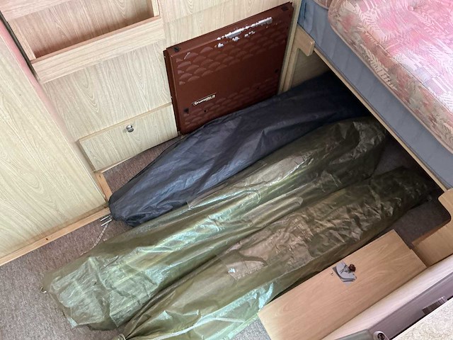 1990 beyerland vitesse 4038 caravan - afbeelding 11 van  25
