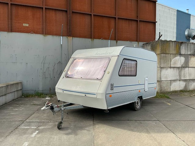 1990 beyerland vitesse 4038 caravan - afbeelding 1 van  12