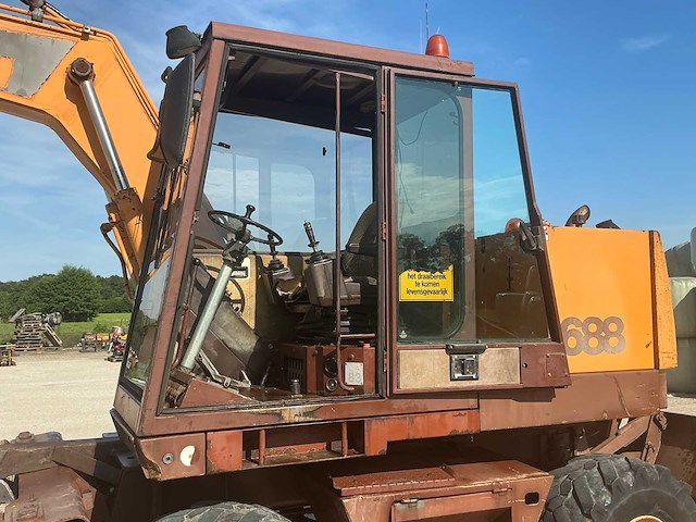 1990 case 688-p banden graafmachine - afbeelding 14 van  38