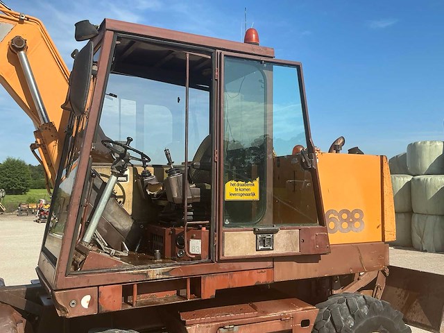 1990 case 688-p banden graafmachine - afbeelding 15 van  38