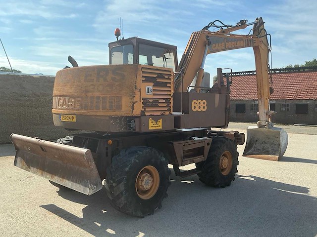 1990 case 688-p banden graafmachine - afbeelding 11 van  36
