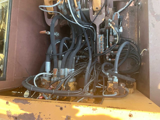 1990 case 688-p banden graafmachine - afbeelding 29 van  36
