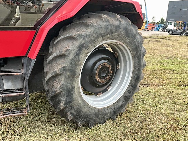 1990 case international 5130 vierwielaangedreven landbouwtractor - afbeelding 3 van  28