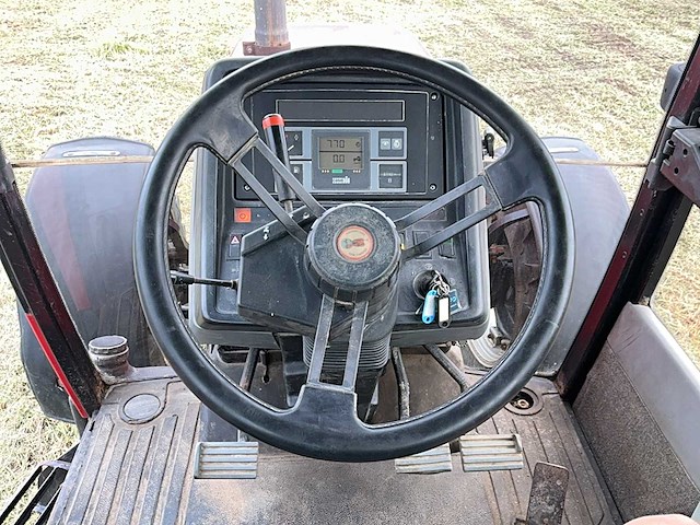 1990 case international 5130 vierwielaangedreven landbouwtractor - afbeelding 21 van  28