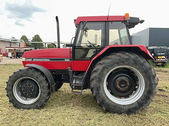 1990 case international 5130 vierwielaangedreven landbouwtractor - afbeelding 27 van  28
