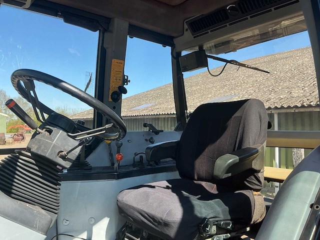 1990 case international 5130 vierwielaangedreven landbouwtractor - afbeelding 10 van  18