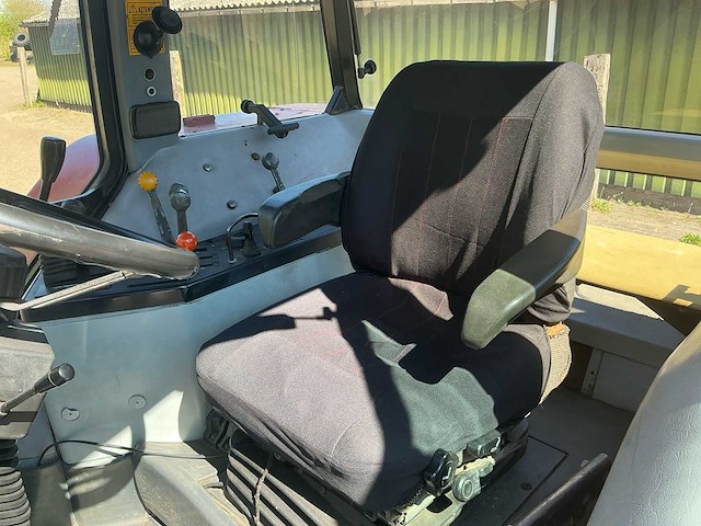 1990 case international 5130 vierwielaangedreven landbouwtractor - afbeelding 11 van  18