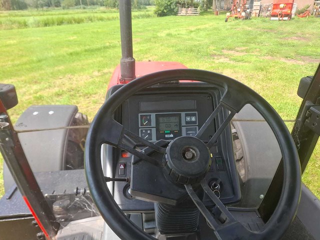 1990 case international 5130 vierwielaangedreven landbouwtractor - afbeelding 1 van  3