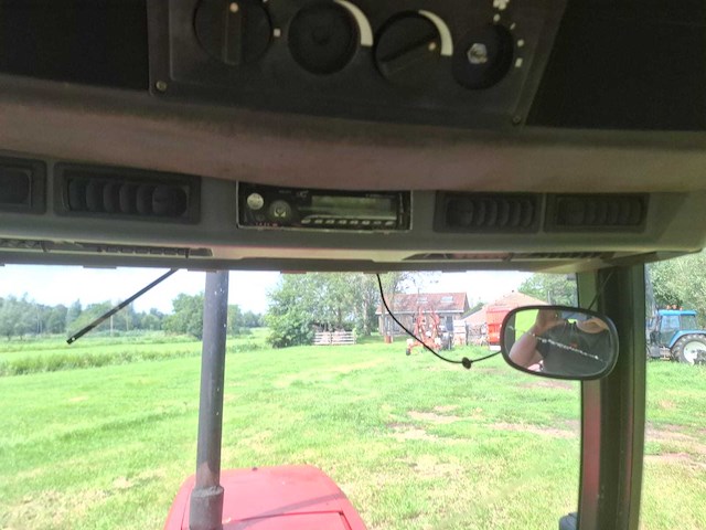 1990 case international 5130 vierwielaangedreven landbouwtractor - afbeelding 2 van  3