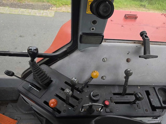 1990 case international 5130 vierwielaangedreven landbouwtractor - afbeelding 2 van  6